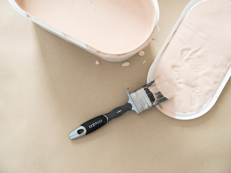 Brush on painting bucket